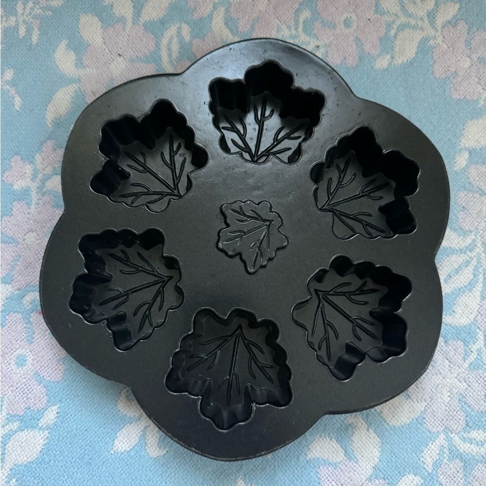 *NORDIC WARE* MAPLE LEAF CAKELET PAN NON-STICK